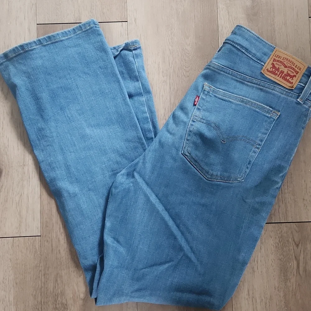Levi Strauss & Co 725 High Rise Bootcut Classic Blue Women's Jeans - Picture 6 of 7